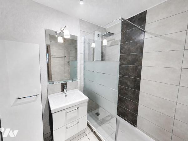Villa Eugénie – Appartement dernier étage avec deux balcons et garage
