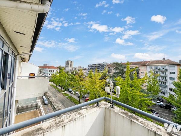 Villa Eugénie – Appartement dernier étage avec deux balcons et garage