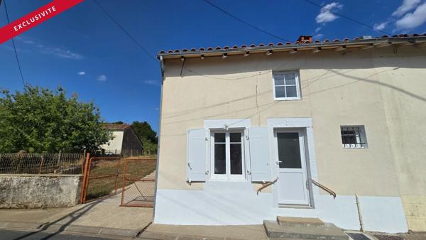 Maison de ville avec  jardin à Civray proche commerces