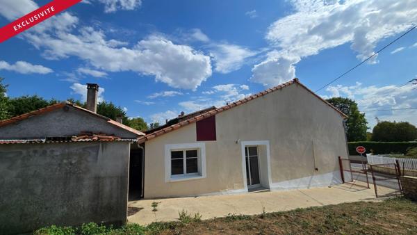 Maison de ville avec  jardin à Civray proche commerces