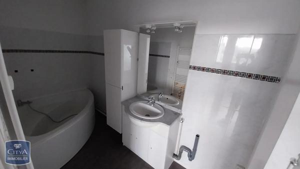 Appartement à louer 3 pièces 63.23m² Lille (59000)