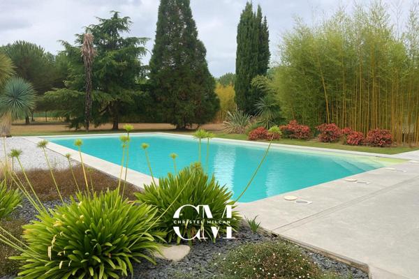 Maison Montpon Menesterol 7 pièces 339 m2 sur une parcelle de 6400 m² piscine