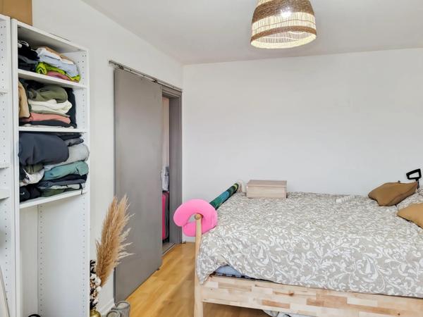 À Mulhouse (68200) F2, pour investisseur, appartement loué dans résidence sécurisée, 43 m2 au 4e étage avec ascenseur proche commodités