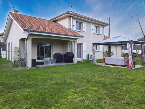 Maison 4 chambres, garage, piscine, jardin