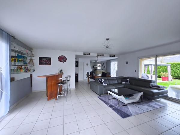 Maison 4 chambres, garage, piscine, jardin