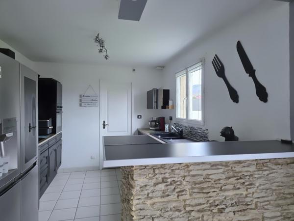 Maison 4 chambres, garage, piscine, jardin