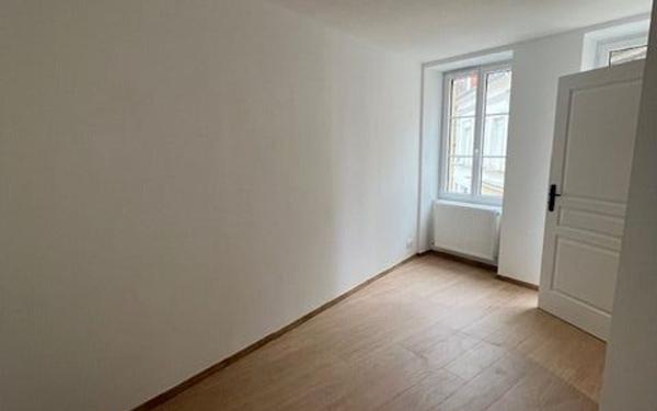 Maison à louer    5 pièces •  Écouché