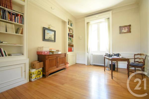Maison à vendre  8 pièces - 234,93 m 2   VICHY  - 03