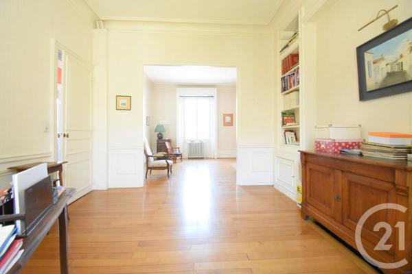 Maison à vendre  8 pièces - 234,93 m 2   VICHY  - 03