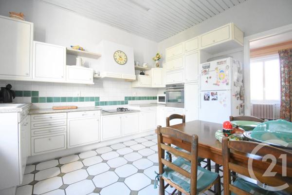 Maison à vendre  8 pièces - 234,93 m 2   VICHY  - 03