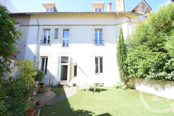 Maison à vendre  8 pièces - 234,93 m 2   VICHY  - 03