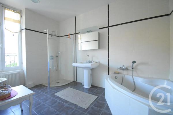 Maison à vendre  8 pièces - 234,93 m 2   VICHY  - 03
