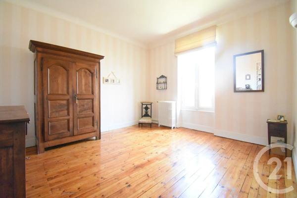 Maison à vendre  8 pièces - 234,93 m 2   VICHY  - 03