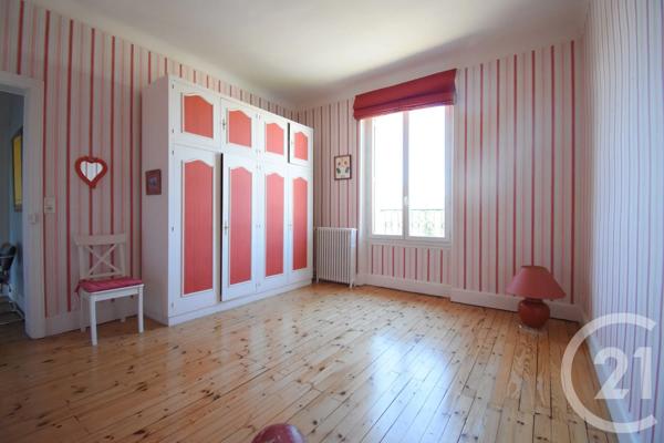 Maison à vendre  8 pièces - 234,93 m 2   VICHY  - 03