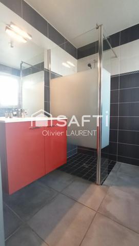 Maison récente proche des commerces.