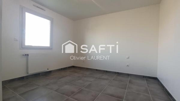 Maison récente proche des commerces.