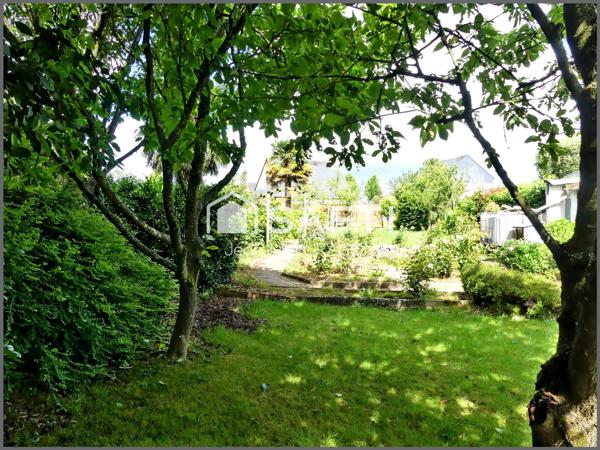À Vitré, maison à moderniser avec jardin arboré