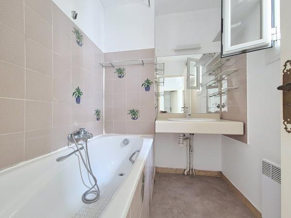 Appartement à VALBONNE (06560)