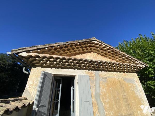 Montélimar, propriété en pierres avec parc, bassin et dépendances