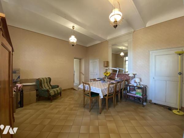 Montélimar, propriété en pierres avec parc, bassin et dépendances