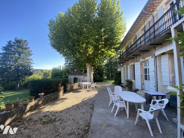 Montélimar, propriété en pierres avec parc, bassin et dépendances