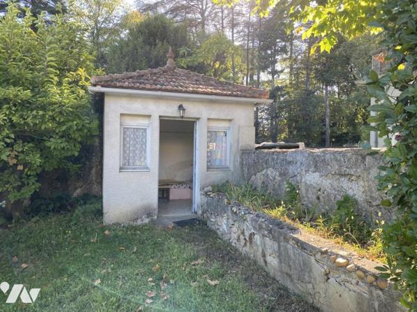 Montélimar, propriété en pierres avec parc, bassin et dépendances