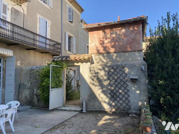 Montélimar, propriété en pierres avec parc, bassin et dépendances