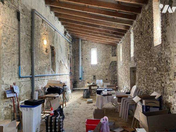 Montélimar, propriété en pierres avec parc, bassin et dépendances