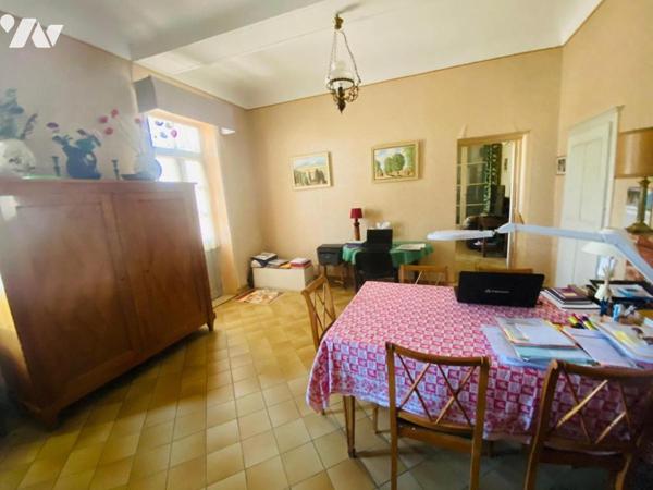 Montélimar, propriété en pierres avec parc, bassin et dépendances