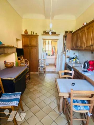 Montélimar, propriété en pierres avec parc, bassin et dépendances