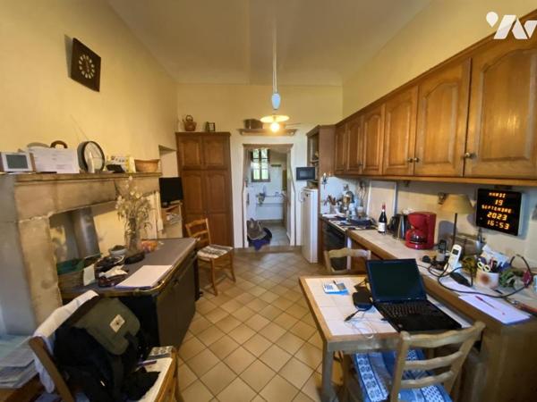 Montélimar, propriété en pierres avec parc, bassin et dépendances