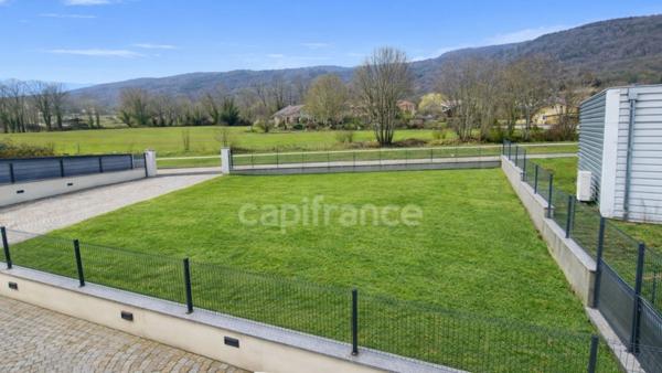 Maison avec piscine et appartement indépendant – usage mixte possible – Farges (01550)