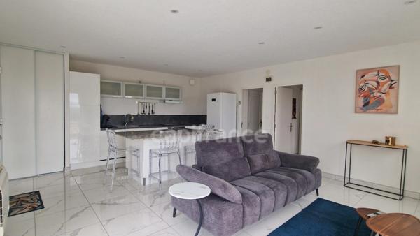 Maison avec piscine et appartement indépendant – usage mixte possible – Farges (01550)