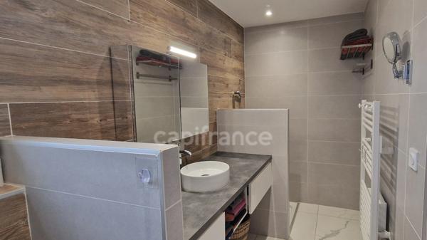 Maison avec piscine et appartement indépendant – usage mixte possible – Farges (01550)