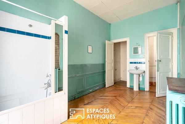Appartement à réinventer dans un ancien hôtel particulier