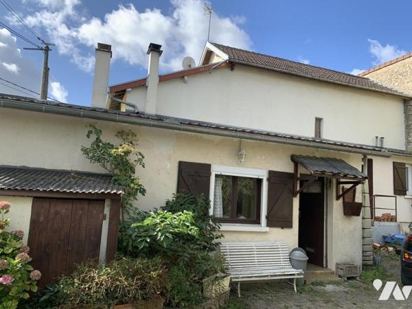 MAISON ANCIENNE DE VILLAGE AVEC GARAGE ET JARDIN