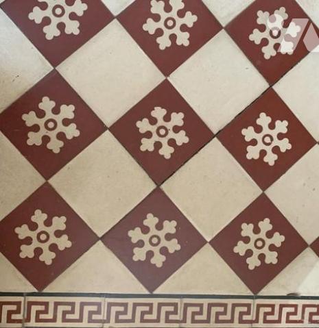 MAISON ANCIENNE DE VILLAGE AVEC GARAGE ET JARDIN