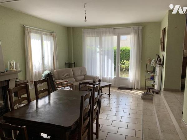 MAISON ANCIENNE DE VILLAGE AVEC GARAGE ET JARDIN