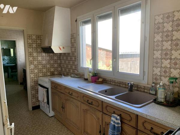 MAISON ANCIENNE DE VILLAGE AVEC GARAGE ET JARDIN