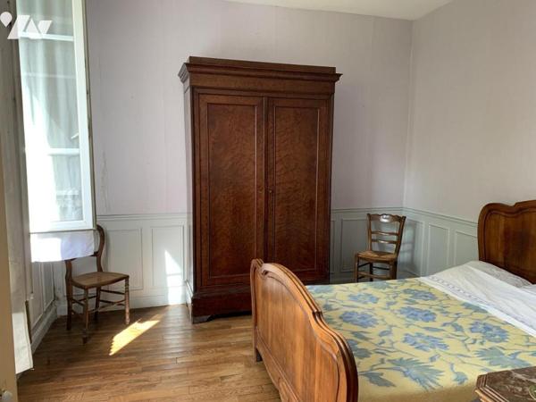 MAISON ANCIENNE DE VILLAGE AVEC GARAGE ET JARDIN