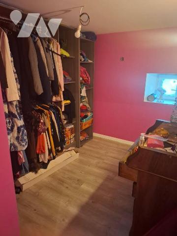 Maison de caractère, composée d'une belle entrée, cuisine ouverte aménagée et équipée sur salle...