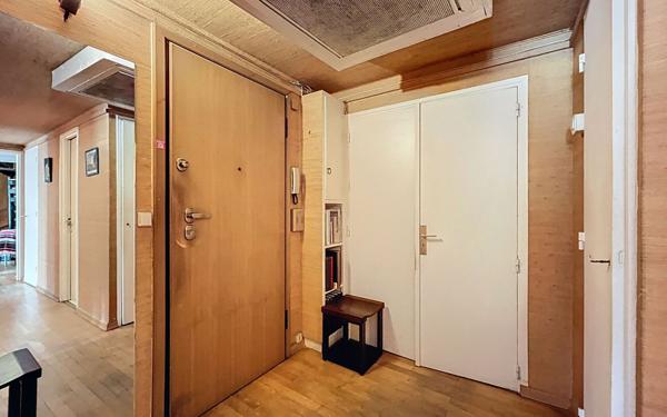 Appartement à vendre    6 pièces • 144 m2 Suresnes