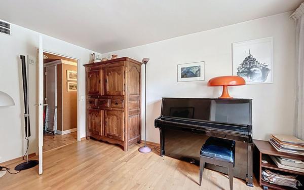 Appartement à vendre    6 pièces • 144 m2 Suresnes