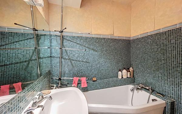 Appartement à vendre    6 pièces • 144 m2 Suresnes