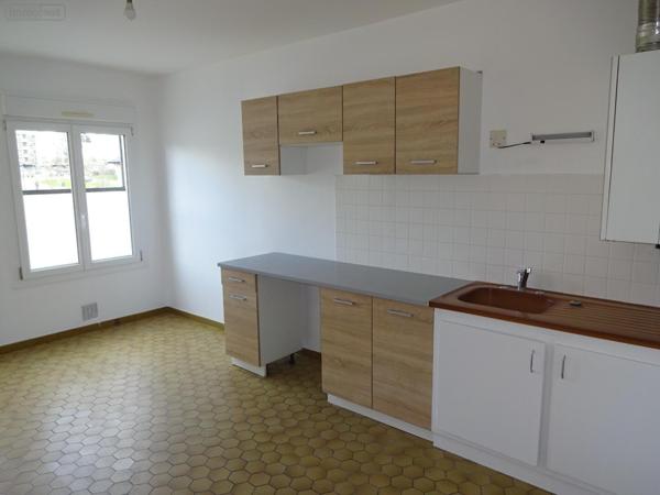 Appartement à louer à Fougères en Ille-et-Vilaine (35300), ref : 036/704