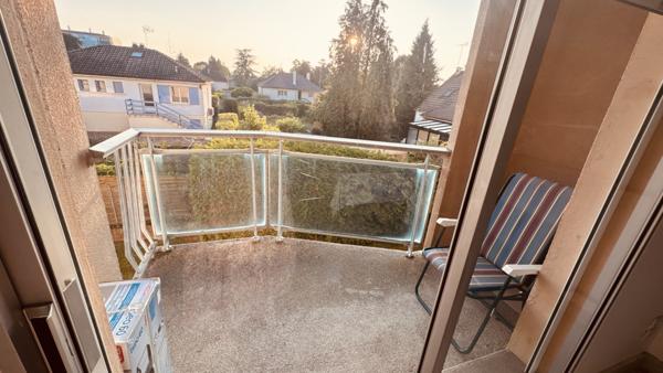 Avallon (89200) Appartement meublé situé au premier étage avec balcon proche du stade d'environ 26 m2 au prix de 35 000 € F.A