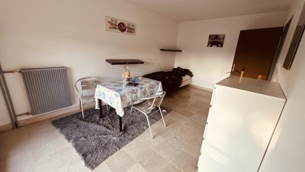 Avallon (89200) Appartement meublé situé au premier étage avec balcon proche du stade d'environ 26 m2 au prix de 35 000 € F.A
