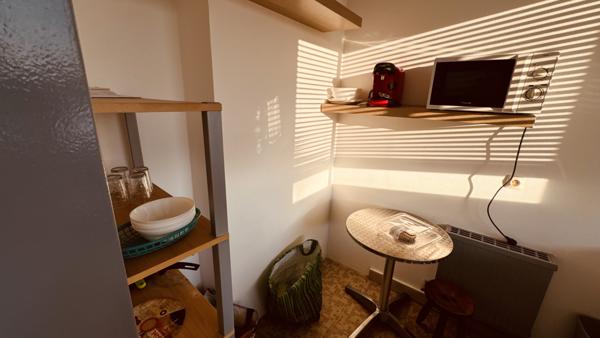 Avallon (89200) Appartement meublé situé au premier étage avec balcon proche du stade d'environ 26 m2 au prix de 35 000 € F.A