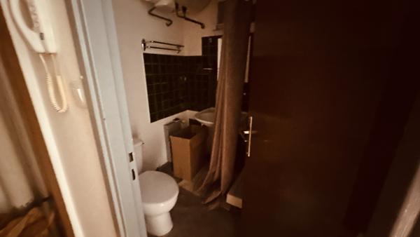 Avallon (89200) Appartement meublé situé au premier étage avec balcon proche du stade d'environ 26 m2 au prix de 35 000 € F.A