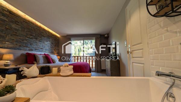 Découvrez ce bijou de 59m², situé au 4e étage d'une résidence baignée de soleil. Ce bien rare allie luxe, confort moderne et vue panoramique sur les sommets.